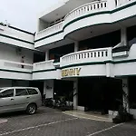 Henny Executive Homestay