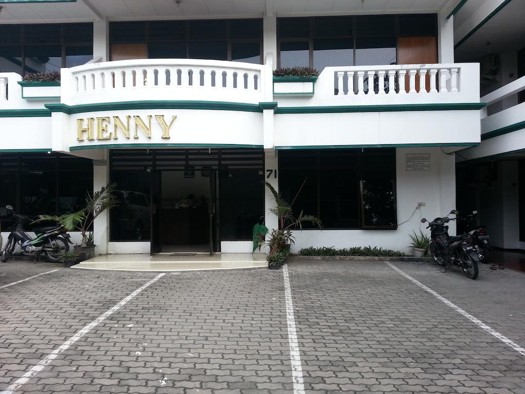 Henny Executive Homestay Surabaya